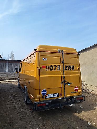 sprinter 2 2: Mercedes‑Benz фургон/микроавтобус удлинённой базы, жёлтый. Кузов: - — 3