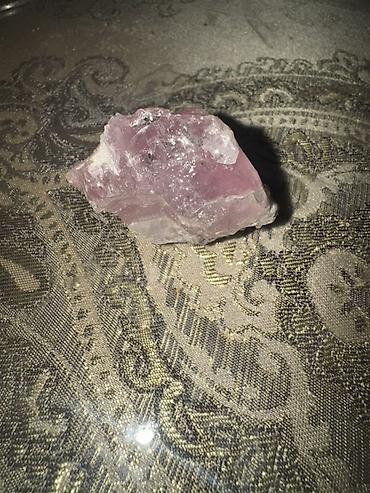 kvars qum: Təbii çəhrayı kvars daşı (rose quartz) – xam/parça halında — 2