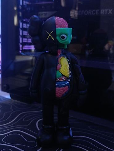 40 ножки: Коллекционные фигурки KAWS Companion Высота каждой фигурки 18 см Идёт — 5