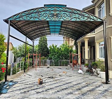 naves bəzəkləri: Metal konstruksiya ilə qapalı dayanacaq və həyət üçün naves/başlıq — 1