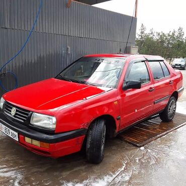 Volkswagen: Volkswagen Vento: 1992 г., 1.8 л, Механика, Газ, Седан