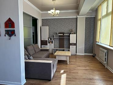 сдаю кв 10мкр: 🏠 Сдаётся просторная квартира в 10-м микрорайоне! 📞 Контактный номер — 3
