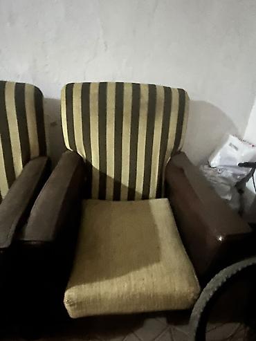 tek kreslo: Məhsul: 2 ədəd yumşaq kreslo dəsti Təsvir:kreslonun qollarinda balca — 2