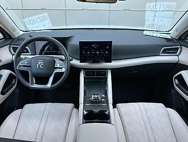 BYD: BYD : 2024 г., 0.1 л, Автомат, Электромобиль, Кроссовер — 6