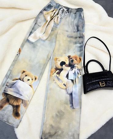 Pantalone: ❤️Ženske široke pantalone sa printom medvedića
✅2400 din — 4