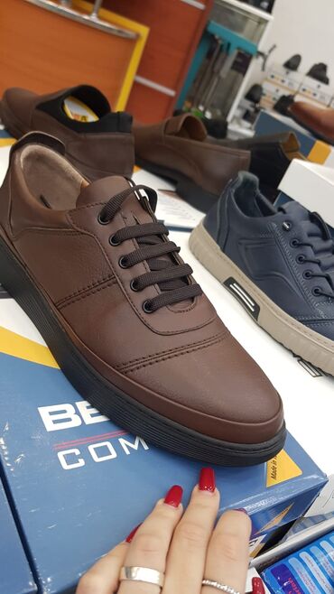 gün eynekleri: Kişi gündəlik ayaqqabısı - Rəng: tünd qəhvəyi - Model: bağcıqlı