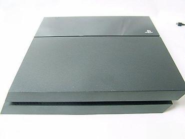 ps5 oglasi: U ponudi Sony Playstation 4 sa naslova. Konzola je čipovana najnovijim — 8