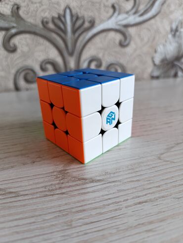 купить шахматы в бишкеке: Кубик Рубик "GAN" в отличном состоянии в подарок смазка и магниты для