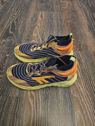 reebok krasovka: Idman ayaqqabısı – qaçış və gündəlik istifadə üçün Model: Hi-Tec — 2