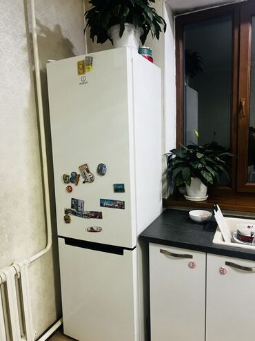 купить холодильник для мороженого бу: Муздаткыч Indesit, Эки камералуу