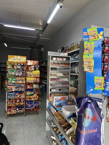 Mağazalar: Razinde market icare verilir.65kv her bir seraiti var.Post terminal — 3