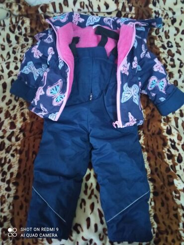 детская зимняя куртка: Зимний костюм на девочку до 2 х лет, куртка и штаны комбинезон