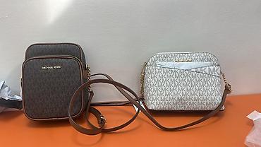 Сумки Michael Kors с фирменным монограммным принтом MK. - Модель 1