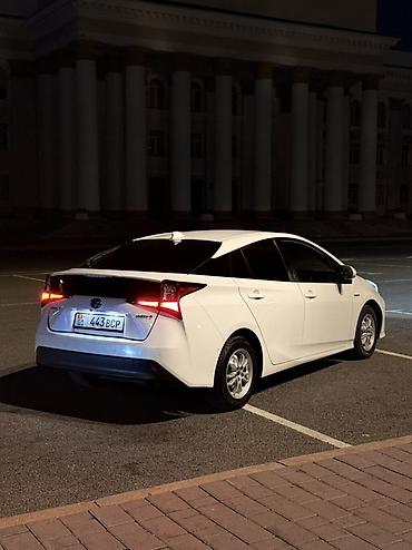 bmw ix3: Toyota Prius: 2020 г., 1.8 л, Вариатор, Гибрид, Хэтчбэк — 4