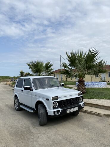 автомобиль на свадьбу: ВАЗ (ЛАДА) 4x4 Нива: 1.7 л | 1997 г. | 179400 км Внедорожник