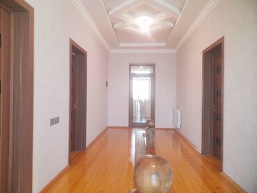 Həyət evləri və villaların satışı: 300 kv ev ikidasli tikili. Qaz su isiq daimi. Avtobus dayanacaginin — 14