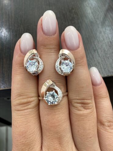 бриллиантовый набор серьги и кольцо: Серебро покрыто золотом пробы 925 Производитель Турция Качество