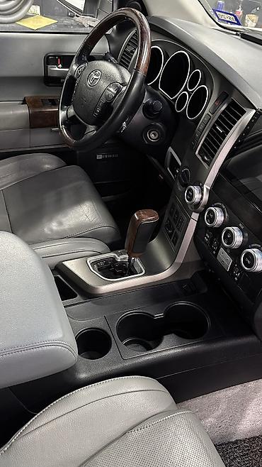 Toyota: Toyota Sequoia: 2010 г., 5.7 л, Автомат, Газ, Внедорожник — 7