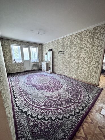 продаю 2х команатную квартиру в 7 мкр: 3 комнаты, 62 м², 103 серия, 2 этаж, Старый ремонт