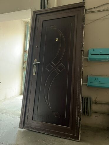 Furnitura və aksessuarlar: Işlənmiş qapı satılır 120 manat yeni günəşli .əlaqə nömrəsi