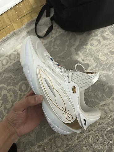 волейбольные кроссовки: 8000❌ 6500 ✅ Волейболные кроссовки Li-Ning в бело-золотом исполнении — 2