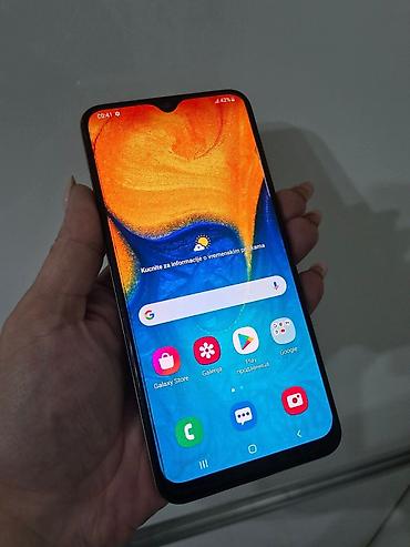 Samsung: Samsung Galaxy A30, zlatna boja Glavne karakteristike: - Ekran 6.4" — 10