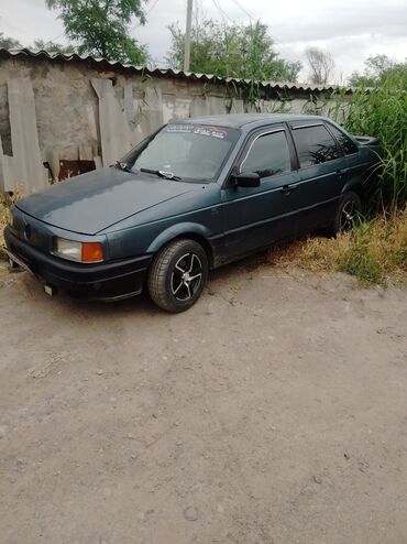 Volkswagen: Volkswagen Passat: 1988 г., 1.8 л, Механика, Газ, Седан