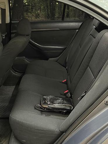 s 221: Toyota Avensis: 2003 г., 1.8 л, Механика, Бензин, Седан — 8