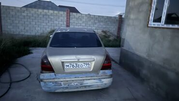 машины в аварийном состоянии: Hyundai Elantra: 2002 г., 1.6 л, Механика, Бензин, Седан