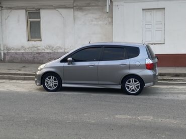 купить чехлы на гольф 4: Honda Jazz: 2005 г., 1.5 л, Вариатор, Бензин, Хетчбек