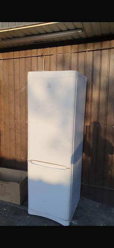 indesit: НЕ РАБОЧИЙ Холодильник Indesit, классический белый, с нижней — 1