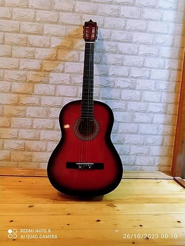 Gitaralar: Gitar ideal vəziyyətdədir uzerinde canta verilir — 2