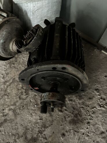 Запчасти и аксессуары для бытовой техники: Продаю Двигателя 3 фазный Асенхроный 4. КВ 1500 оборотов 5 кВ 1500 — 19