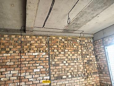 Электрики: Монтаж электропроводки по кирпичной стене - Выполнена прокладка — 7