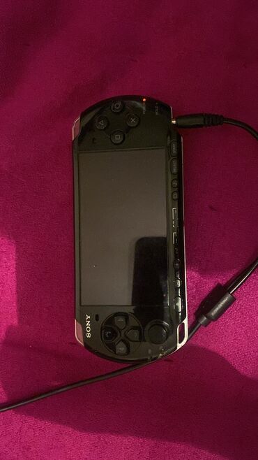 скупка аккум: Продам PlayStation Portable 3000. Комплект: Зарядник, переходник на