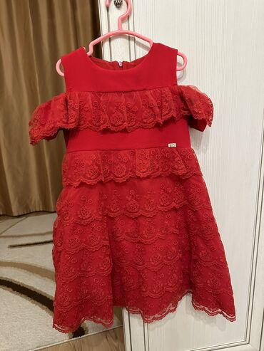нарядные детские платья недорого: Детское платье, цвет - Красный, Б/у