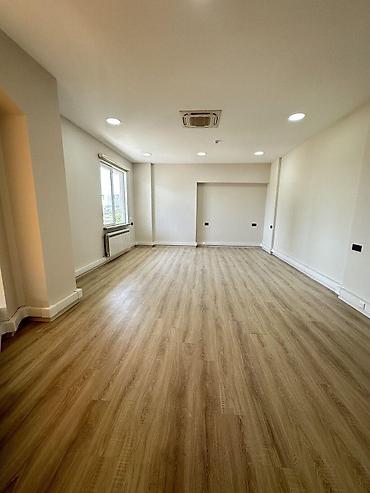 qelebe kruqu: İcarəyə verilir 9 otaqlı ofis 476 m², İnşaatçılar m. Daha 7 şəklə bax — 5