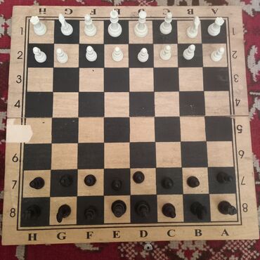 Şahmatlar: Məndə 3 dəst Şaxmat var ki, evdə yer tutduğundan satıram. 1) Böyük — 7