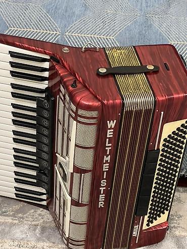 музыкальный мобиль: Аккордеон Weltmeister (Германия), модель «Amiga» в бордовом — 2