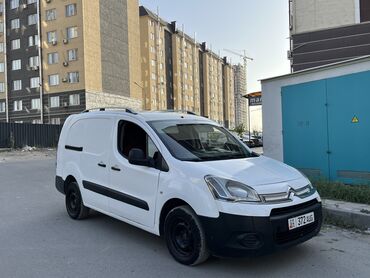 срочно продать машину: Citroen Berlingo: 2013 г., 1.6 л, Механика, Бензин, Фургон