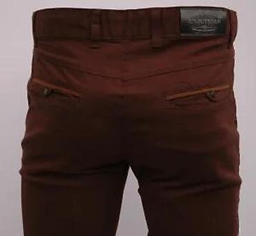 Pantalone: Muške pantalone u tamno braon boji, stilizovane kao čino pantalone — 16