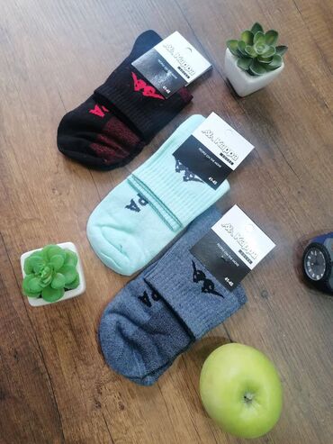 Čarape: 3/4 carape
12 pari 2000 din — 7