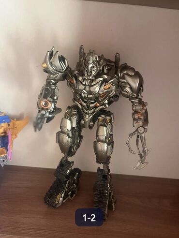 transformer stul yedizdirmək üçün: 55 azn transformer Tw1029 meqatron fiqura 20sm almişdım 70 azn nə