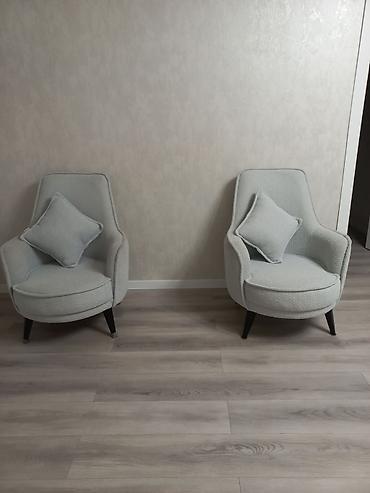 divan alan: Skandinaviya üslubunda yumşaq mebel dəsti Her iki mebelinde ayaqlari — 4
