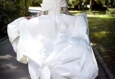 Wedding Clothes & Accessories: Na prodaju venčanica koja je prelepa, divno pada, lagana a u isto