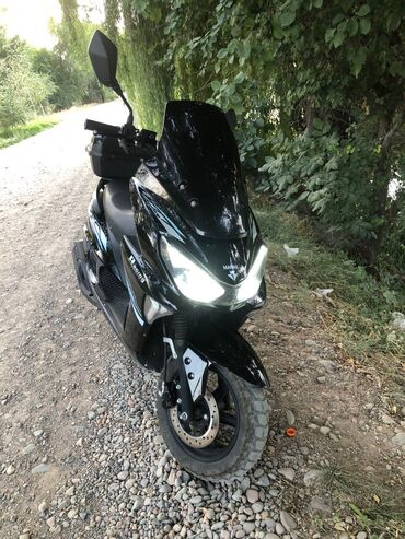 Скутеры: Макси-скутер 150 куб. см, Бензин, Б/у — 3