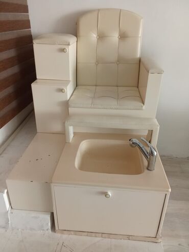 Информатика: Pedikur stolu satilir 200 manat.❌❌❌çoxtəcili çıxmalıdır salondan .180