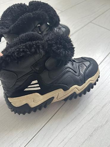 Кроссовки и спортивная обувь: Пара черных кед Converse All Star с белыми шнурками и белыми — 17