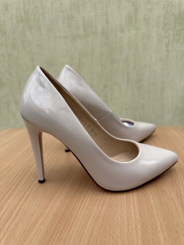 Женская обувь: Туфли 35, цвет - Бежевый