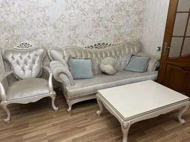 klasik mebel: İşlənmiş, Klassik divan, Jurnal masası, Bazalı, Açılmayan